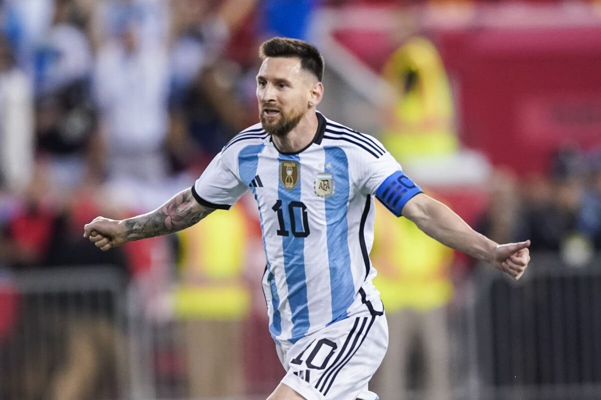Mundial 2022: ¿Cuánto cuesta el 'outfit' viral de Leo Messi?